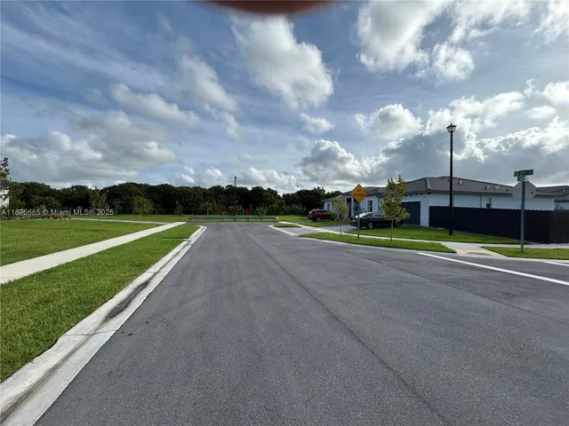 $4,900 | 29071 Ave, Homestead, FL 33030