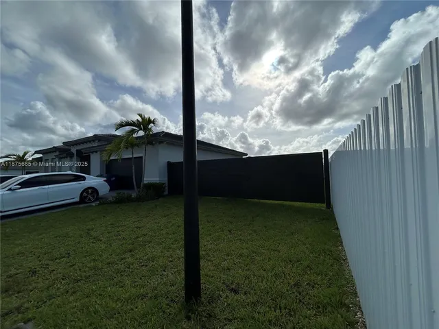 $4,900 | 29071 Ave, Homestead, FL 33030