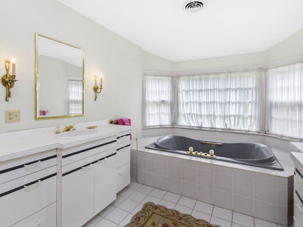 569 Charles River Street Needham, MA 02492 - Photo 11 of 18