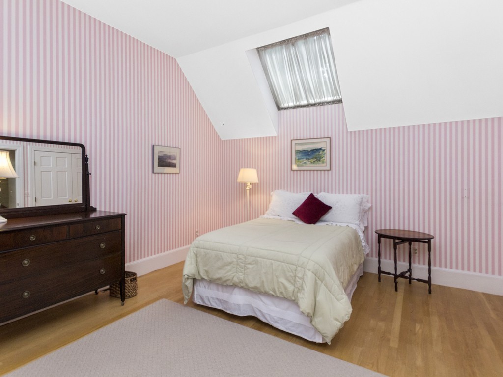 569 Charles River Street Needham, MA 02492 - Photo 13 of 18