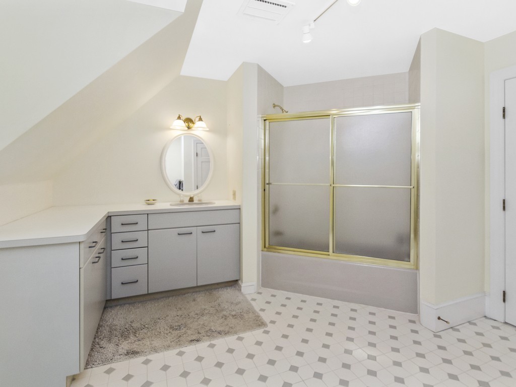 569 Charles River Street Needham, MA 02492 - Photo 14 of 18