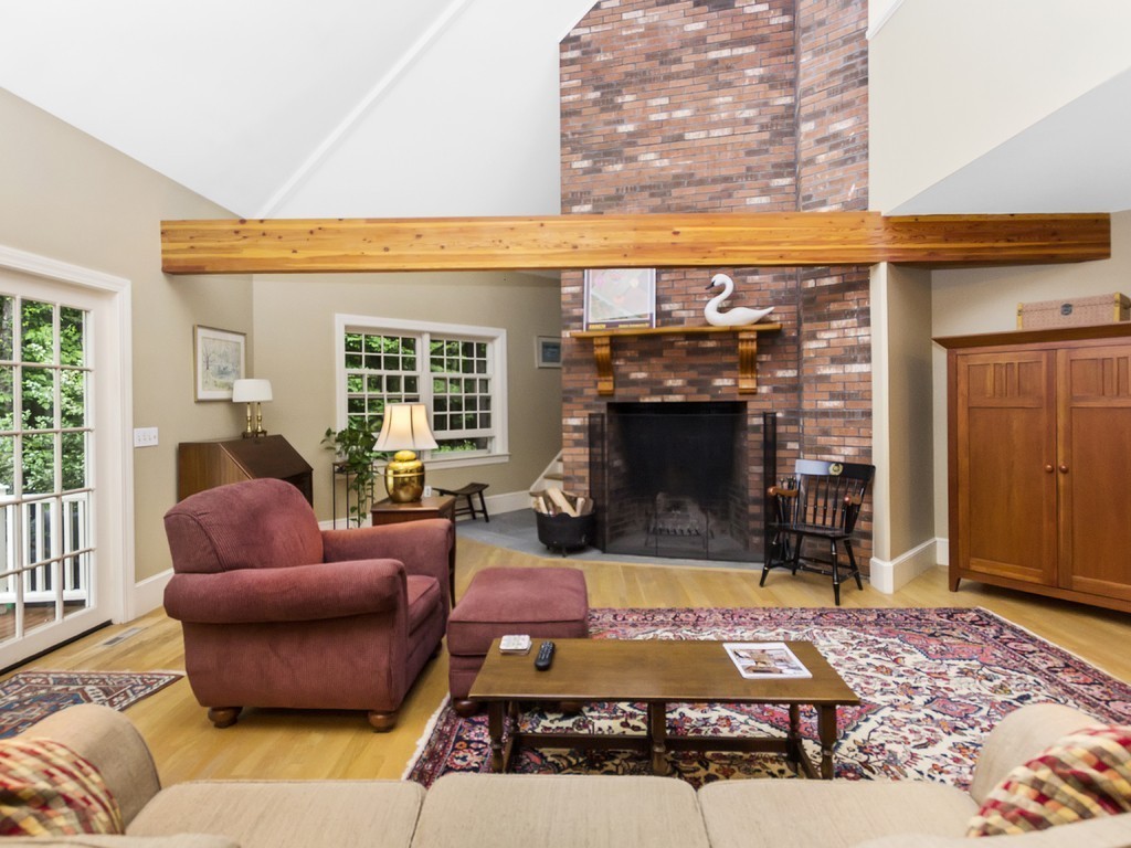 569 Charles River Street Needham, MA 02492 - Photo 7 of 18