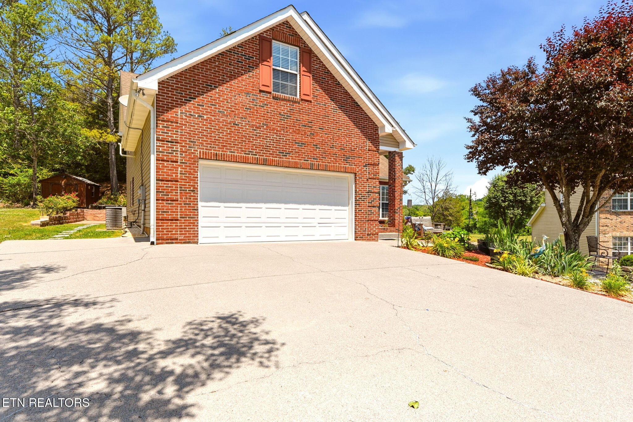 221 Sweetgum Lane Oak Ridge, TN 37830 - Photo 3 of 38 3-web-or-mls-DSC_9582