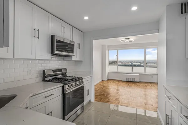 $470,000 | 166-25 Powells Cove Boulevard, Unit 16K | Beechhurst