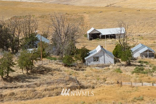 408 & 410 Emerson Road Pomeroy, WA 99347 - Photo 1 of 35 a view of a lake with a mountain