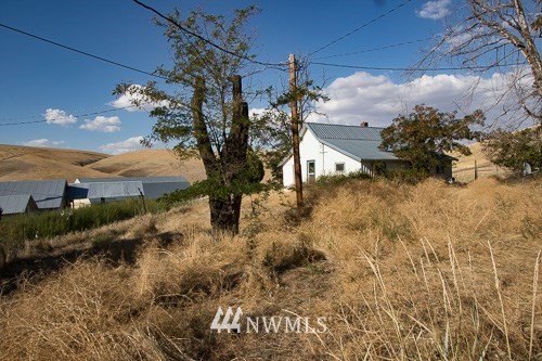 408 & 410 Emerson Road Pomeroy, WA 99347 - Photo 24 of 35 a view of a house with a yard