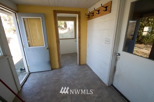 408 & 410 Emerson Road Pomeroy, WA 99347 - Photo 34 of 35 a view of front door