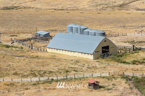 408 & 410 Emerson Road Pomeroy, WA 99347 - Photo 5 of 35 a view of a city and ocean view