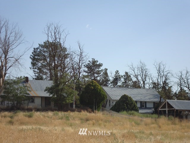 408 & 410 Emerson Road Pomeroy, WA 99347 - Photo 10 of 35 a view of house with outdoor space and sitting space