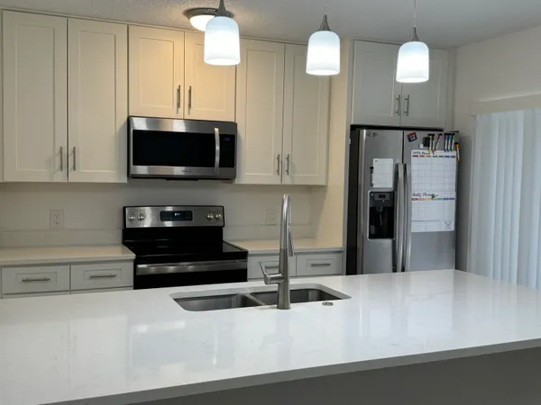 $2,500 | 1801 18th Way, West Palm Beach, FL 33407