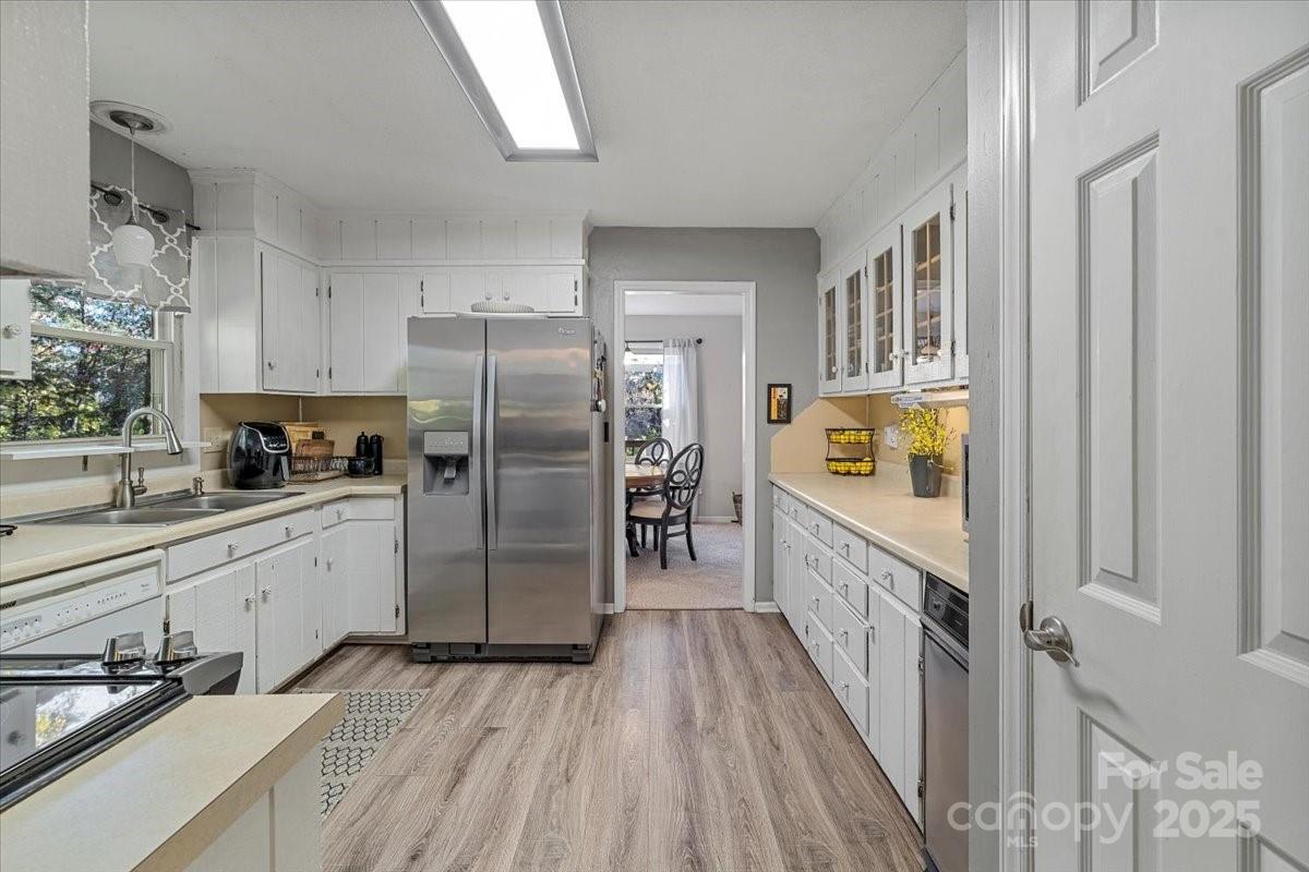 5084 Mariana Court Tega Cay, SC 29708 - Photo 9 of 33 a kitchen with granite countertop a refrigerator and a sink
