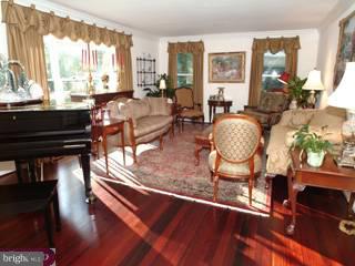 410 Inveraray Villanova, PA 19085 - Photo 3 of 6