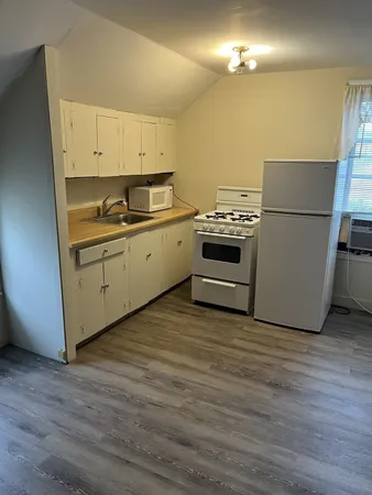 $1,050 | 1368 Plymouth Avenue, Unit STUDIO 3, Fall River, MA 02721