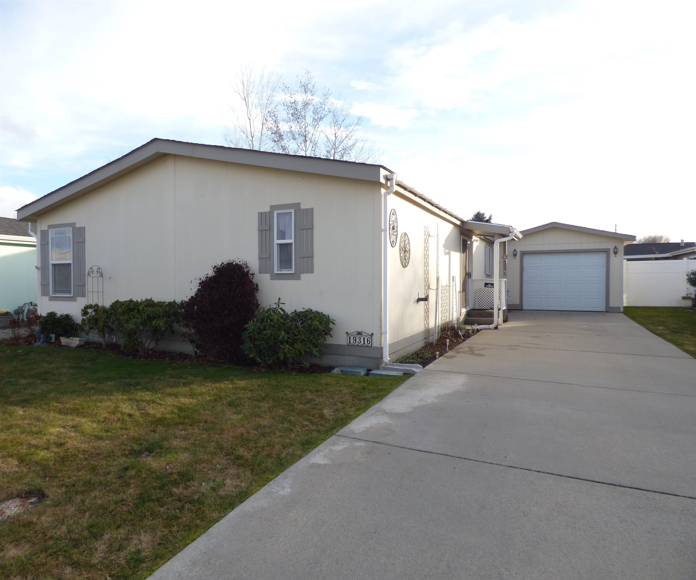 19316 East Augusta Lane Spokane Valley, WA 99016 - Photo 33 of 41