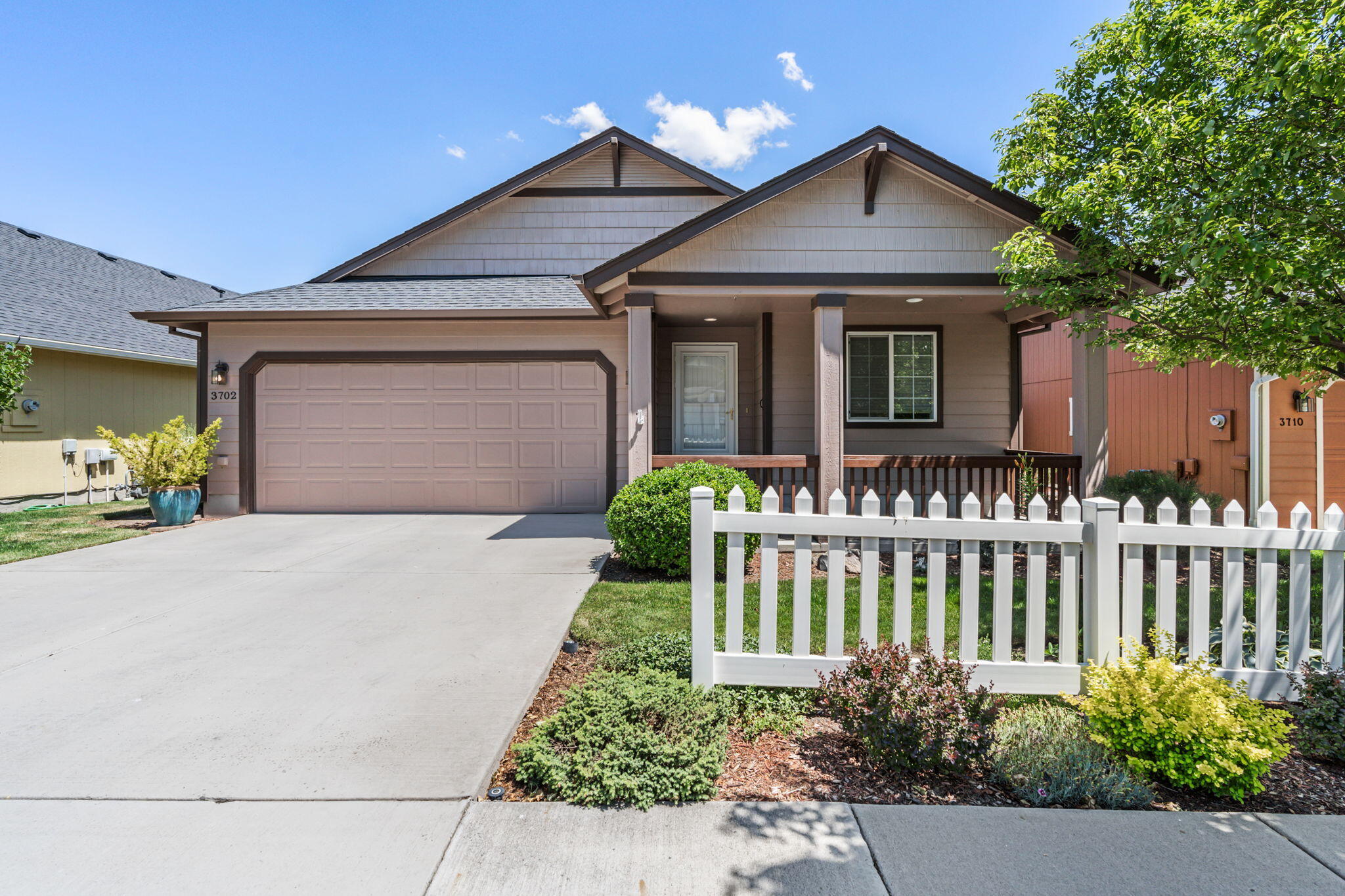 3702 Southwest 30th Street Redmond, OR 97756 - Photo 4 of 28 2023_06_29_3702_sw_30th_st_rdm-2