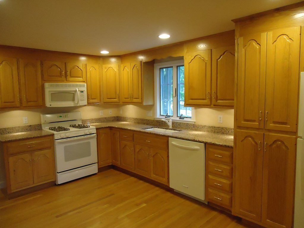 181 David Road Franklin, MA 02038 - Photo 5 of 28 Gallery Image 5