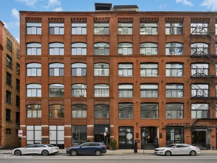 $650,000 | 215 West Illinois Street, Unit 4B, Chicago, IL 60654