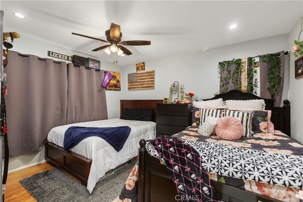 206 Melrose Avenue Monrovia, CA 91016 - Photo 26 of 35 a bedroom with double bed and a window