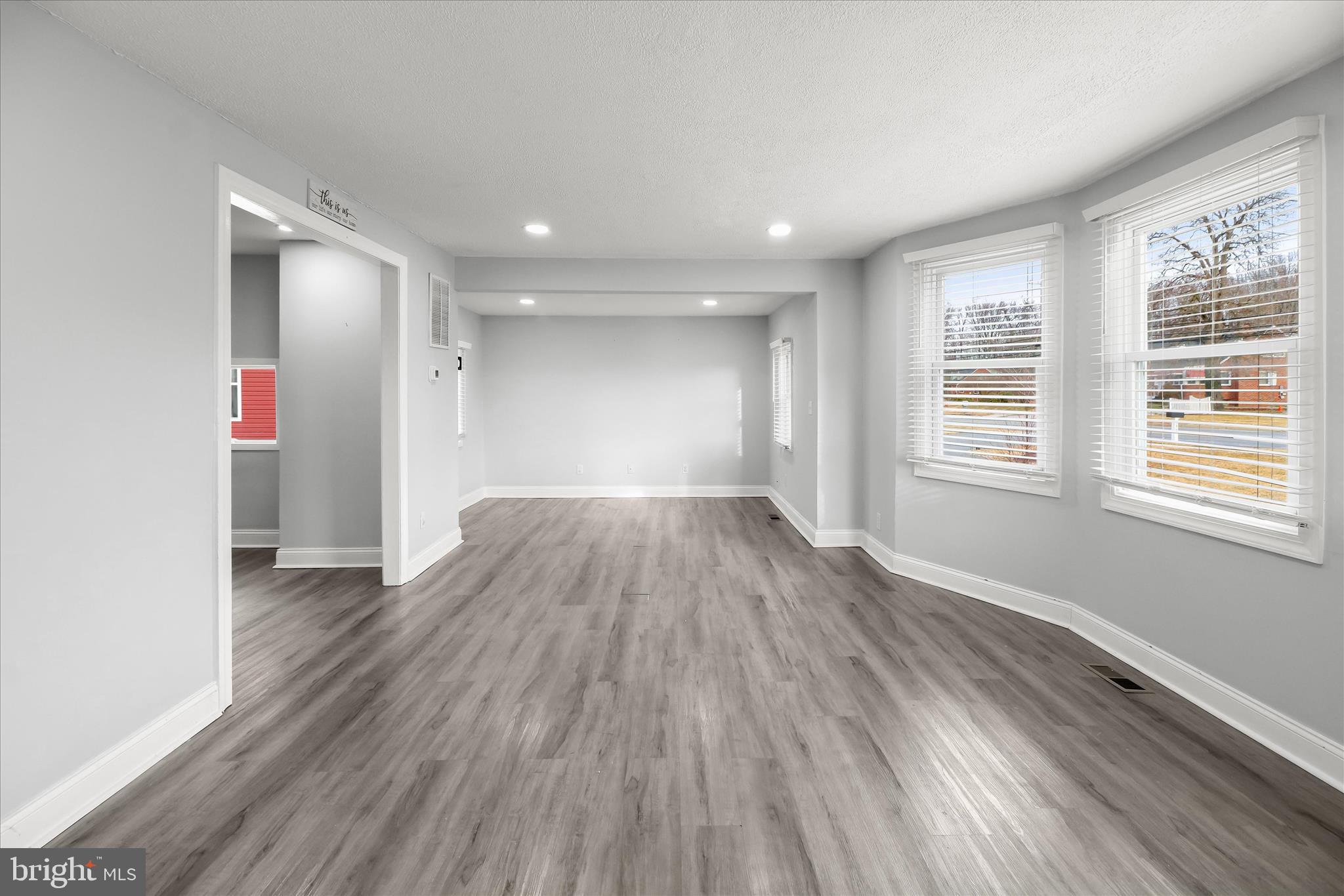 338 Back River Neck Road Essex, MD 21221 - Photo 12 of 66 Living Room