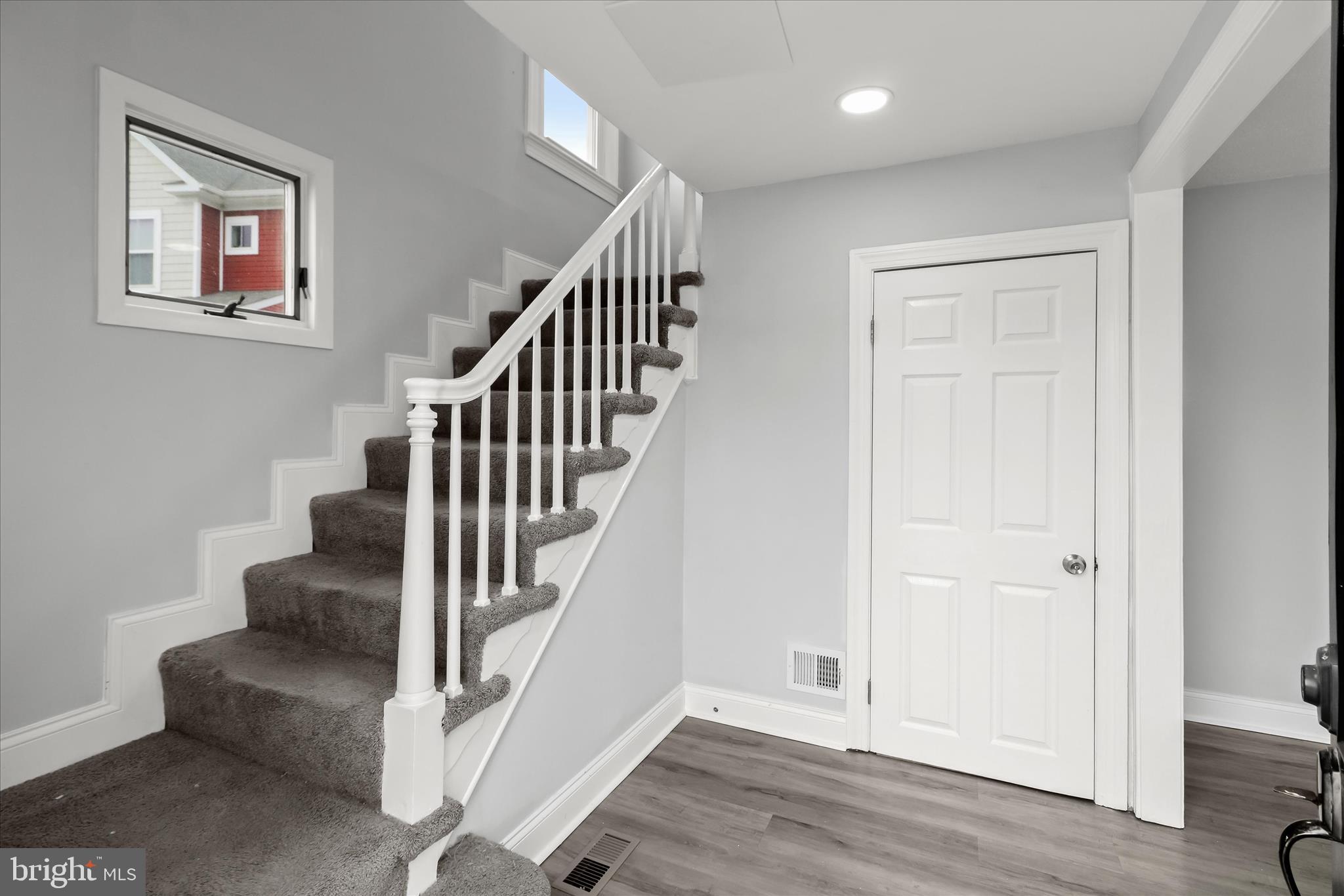 338 Back River Neck Road Essex, MD 21221 - Photo 4 of 66 Foyer