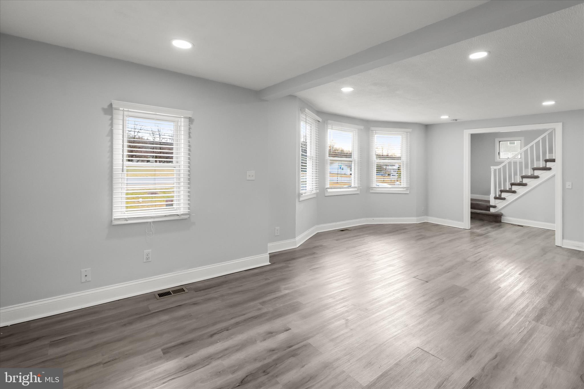 338 Back River Neck Road Essex, MD 21221 - Photo 7 of 66 Living Room