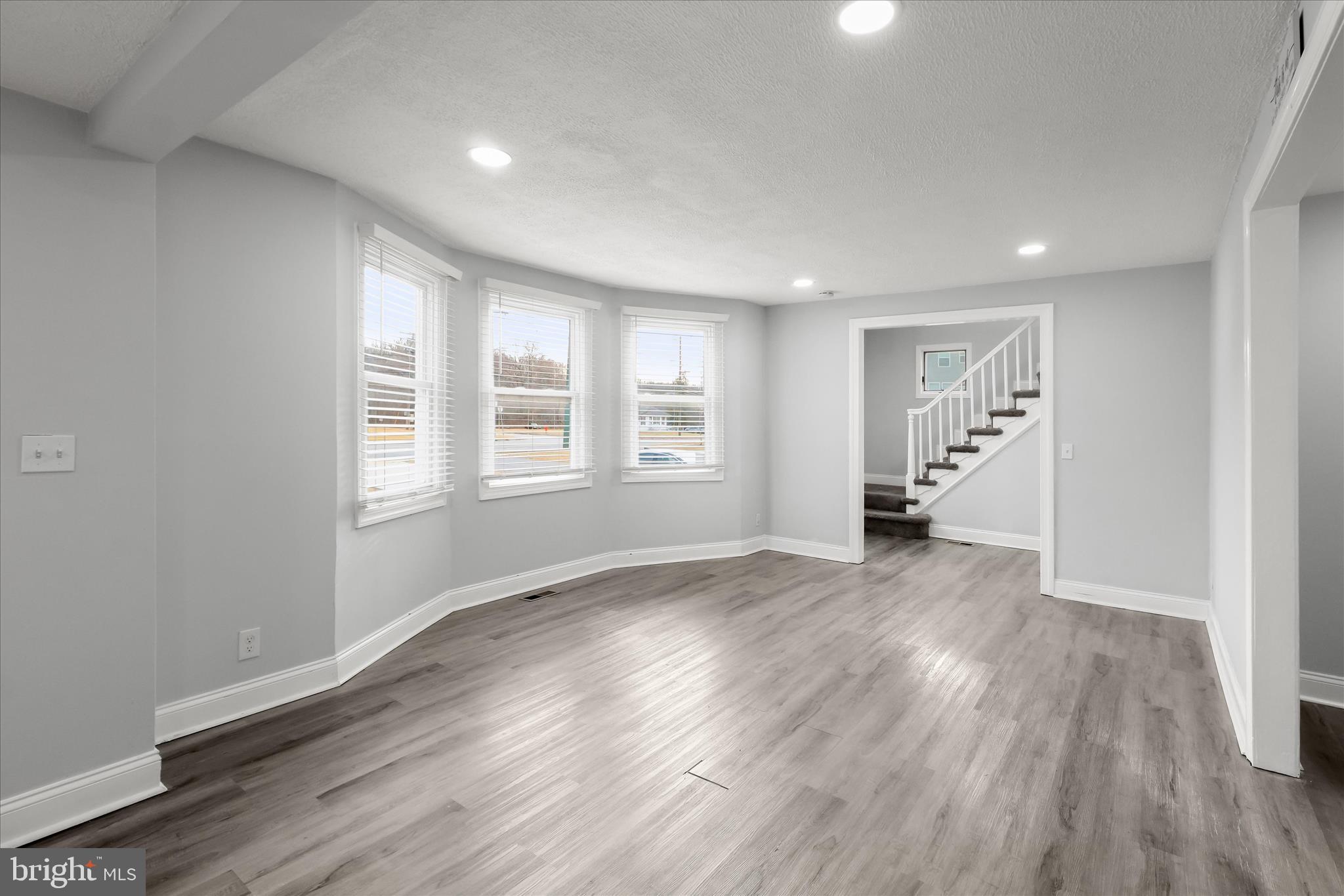 338 Back River Neck Road Essex, MD 21221 - Photo 10 of 66 Living Room