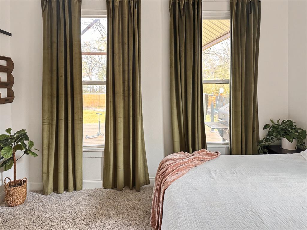 1517 Cumberland Avenue Waco, TX 76708 - Photo 13 of 30 a bedroom with a bed and a potted plant