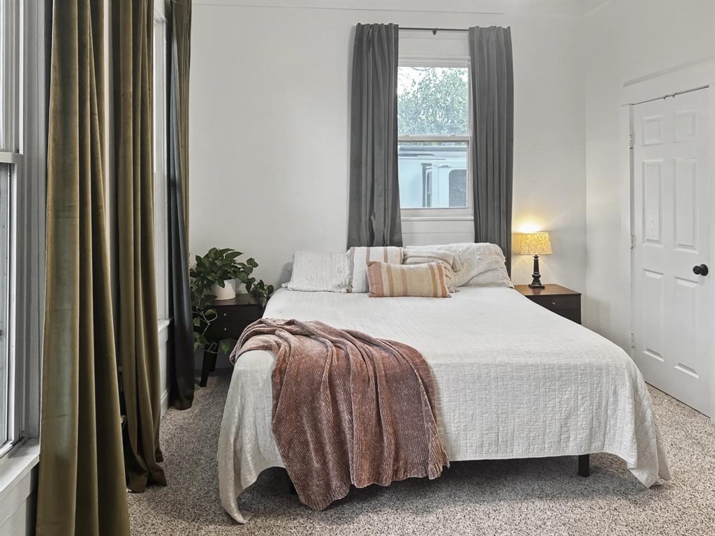 1517 Cumberland Avenue Waco, TX 76708 - Photo 14 of 30 a bedroom with a bed and window