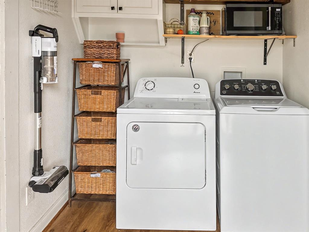1517 Cumberland Avenue Waco, TX 76708 - Photo 20 of 30 a utility room with dryer and washer