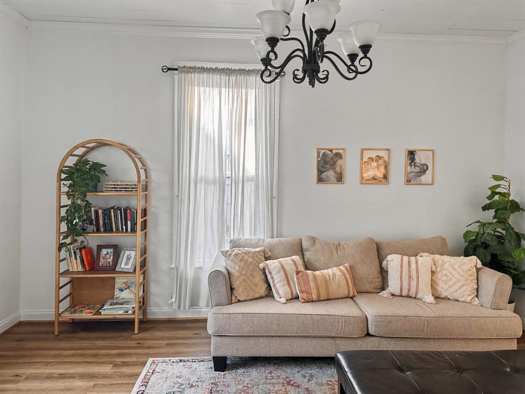 1517 Cumberland Avenue Waco, TX 76708 - Photo 4 of 30 a living room with furniture and a window