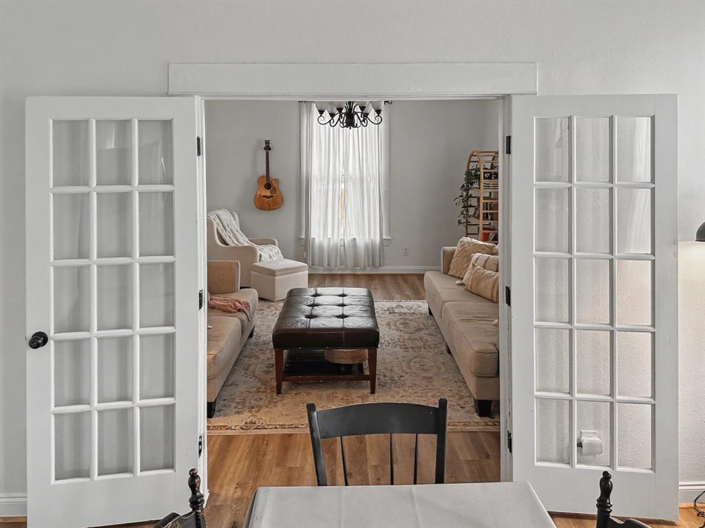 1517 Cumberland Avenue Waco, TX 76708 - Photo 6 of 30 a living room with furniture