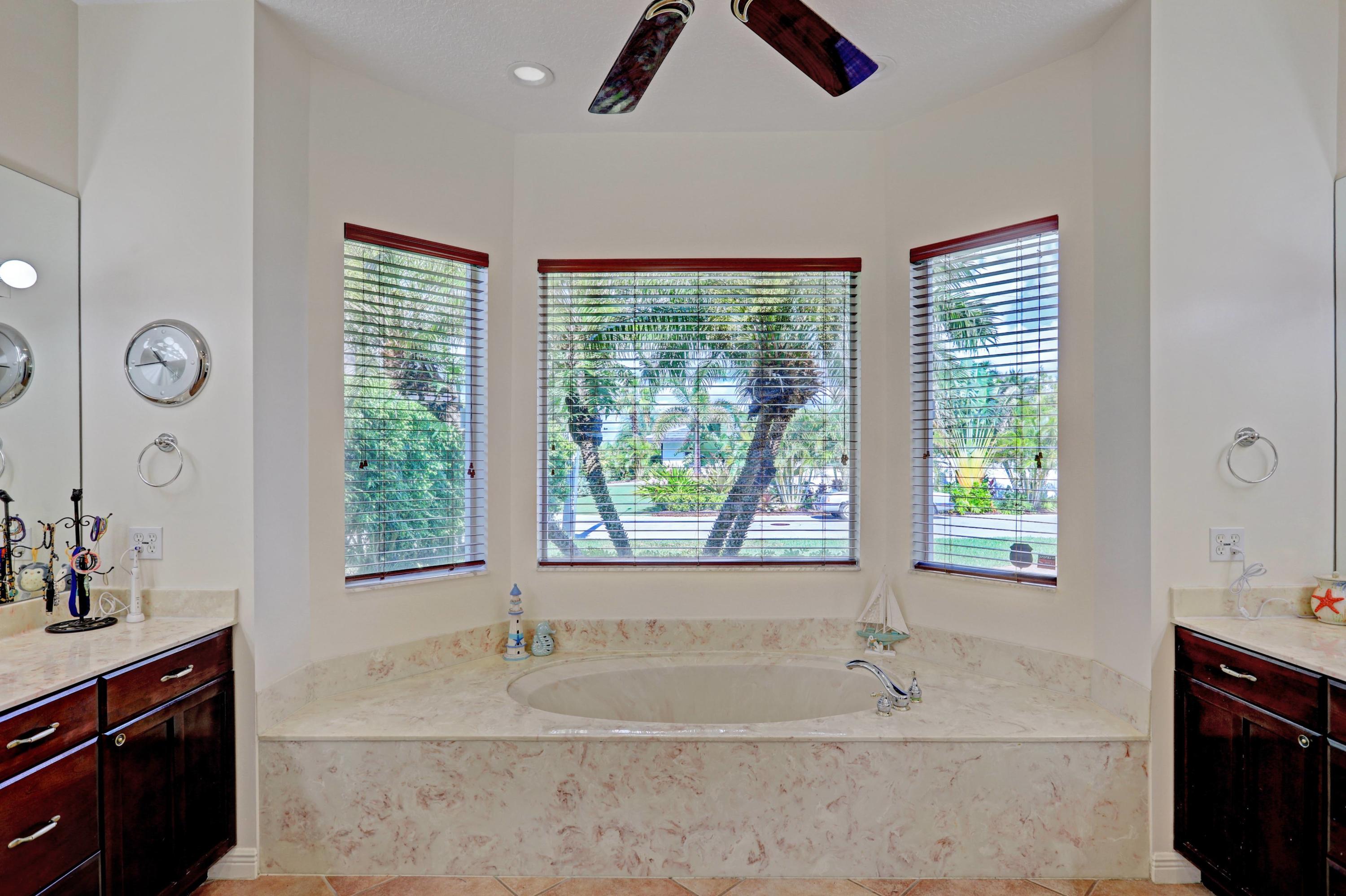 1295 Singer Drive Singer Island, FL 33404 - Photo 13 of 22 32_320a4056_57_58_59_60