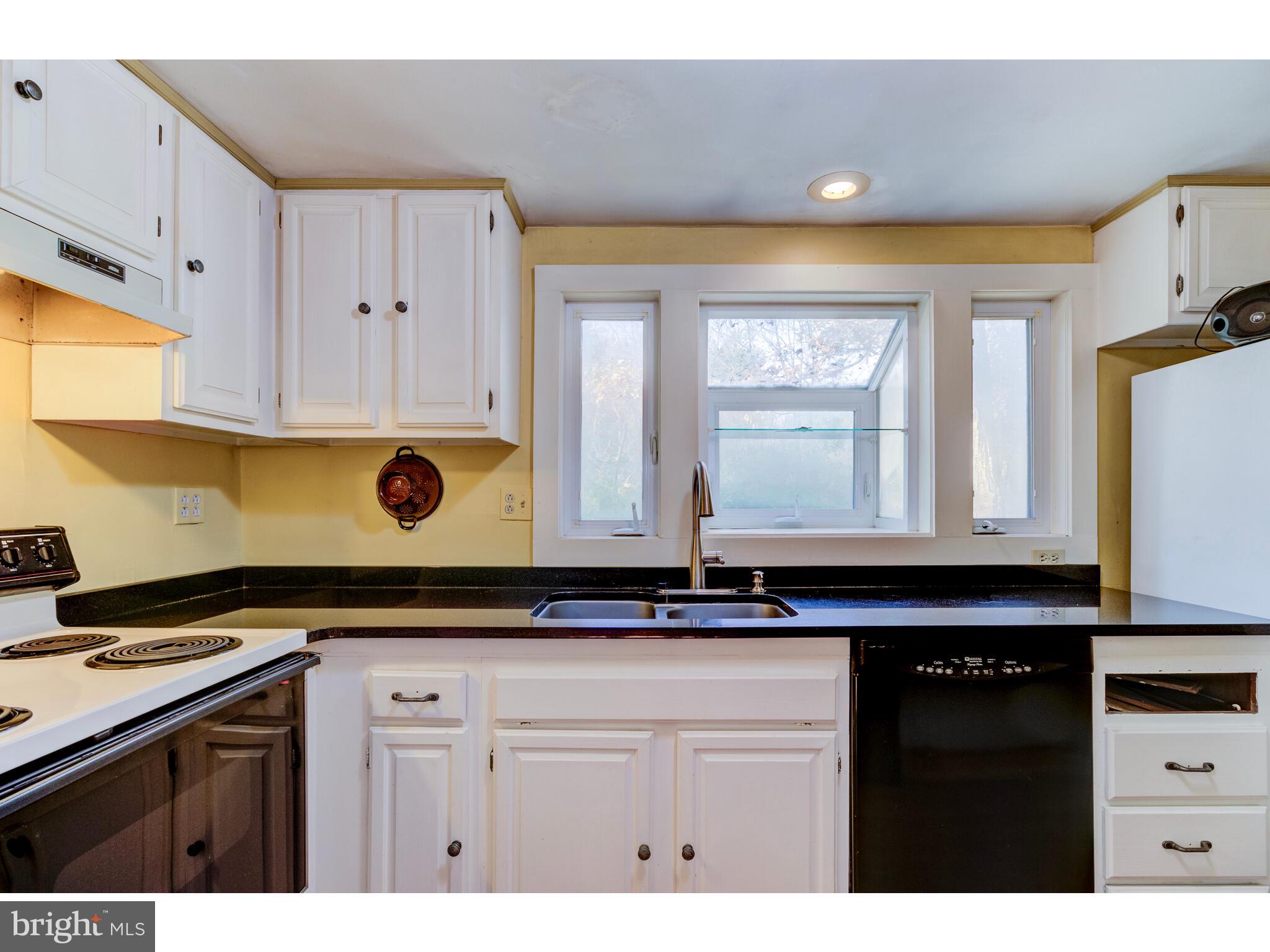 1196 Broad Run Road Coatesville, PA 19320 - Photo 17 of 33 Kitchen