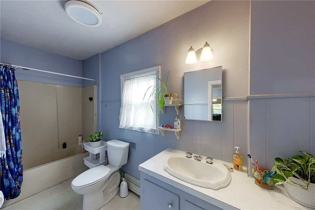 18 Bedlow Avenue Newport, RI 02840 - Photo 13 of 50 1st Floor Full Bath