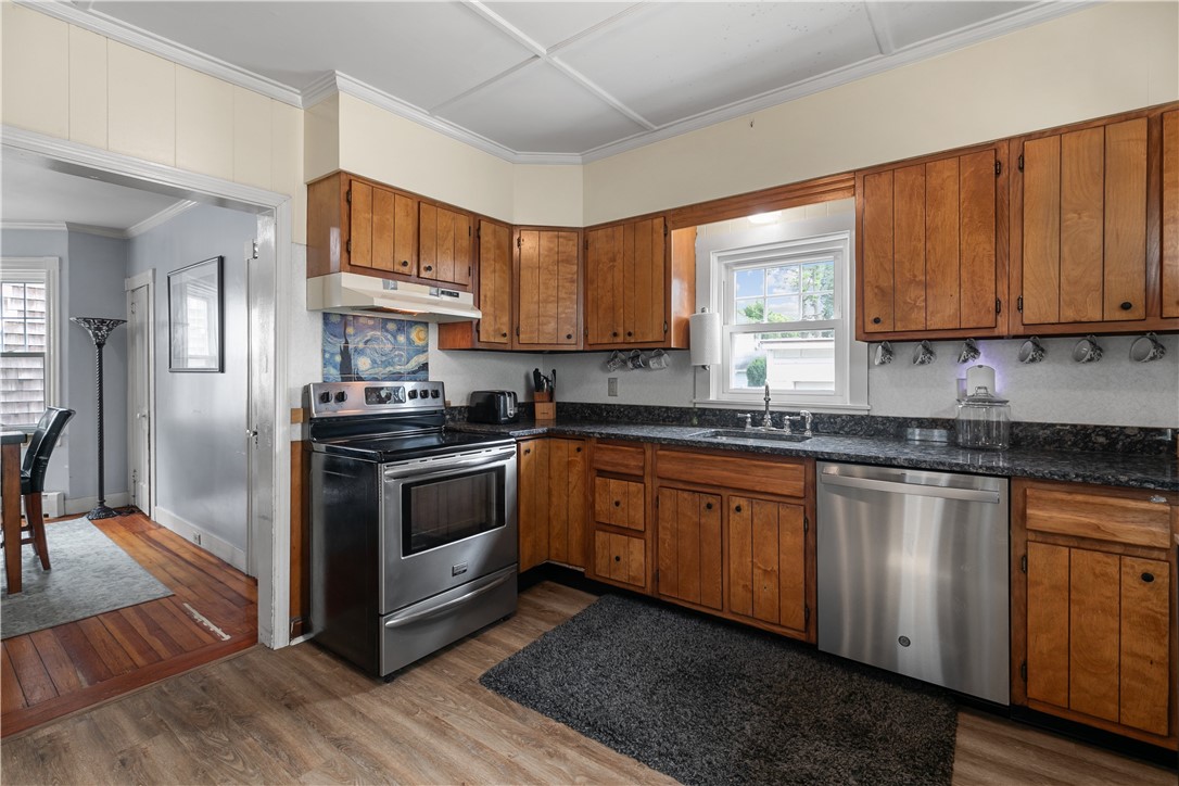 18 Bedlow Avenue Newport, RI 02840 - Photo 15 of 50