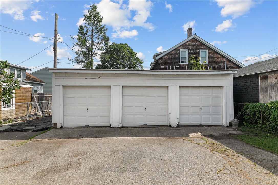 18 Bedlow Avenue Newport, RI 02840 - Photo 39 of 50 RARE 3 Car Garage