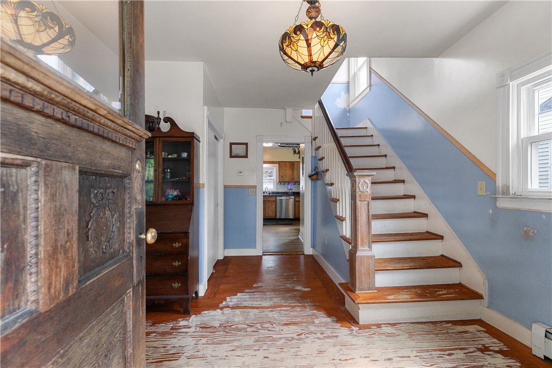 18 Bedlow Avenue Newport, RI 02840 - Photo 5 of 50 Front Door Entry