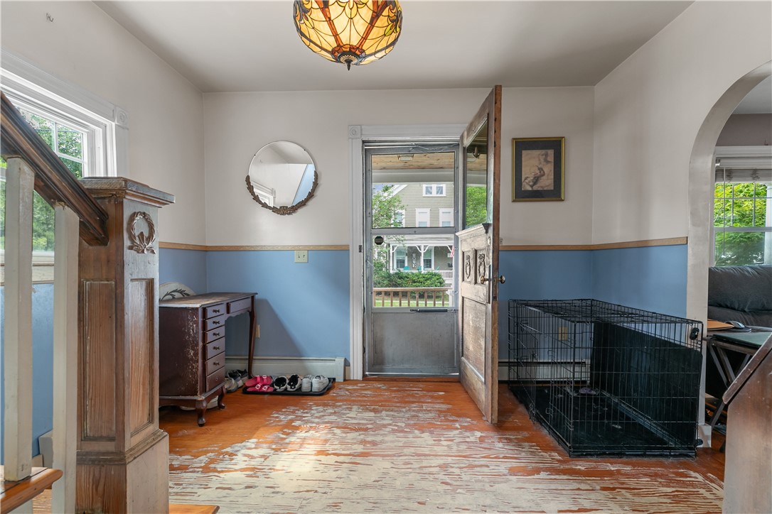 18 Bedlow Avenue Newport, RI 02840 - Photo 6 of 50 Large Entry Foyer