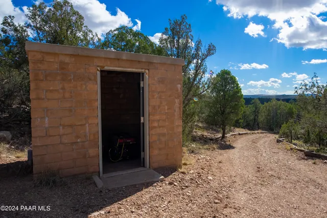 $225,000 | 887 North Whiskey Way, Seligman, AZ 86337