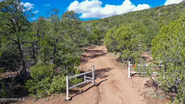 $225,000 | 887 North Whiskey Way, Seligman, AZ 86337