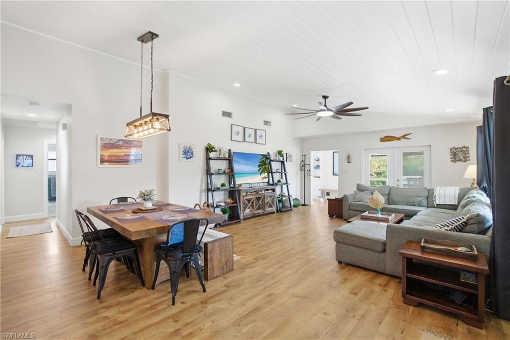 1286 Venetian Way Naples, FL 34110 - Photo 4 of 46