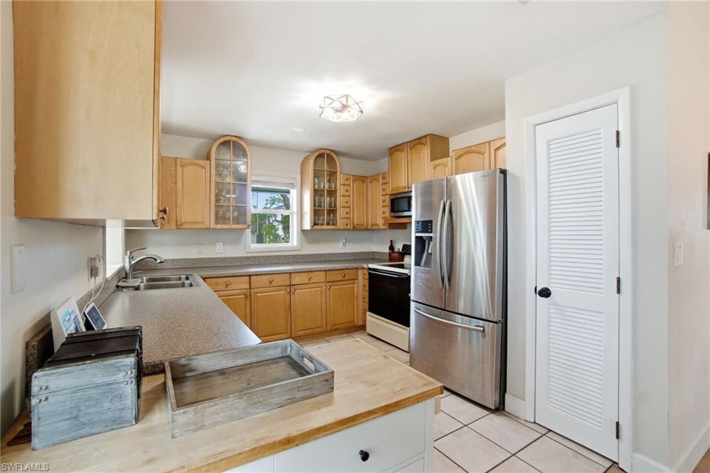 1286 Venetian Way Naples, FL 34110 - Photo 8 of 46