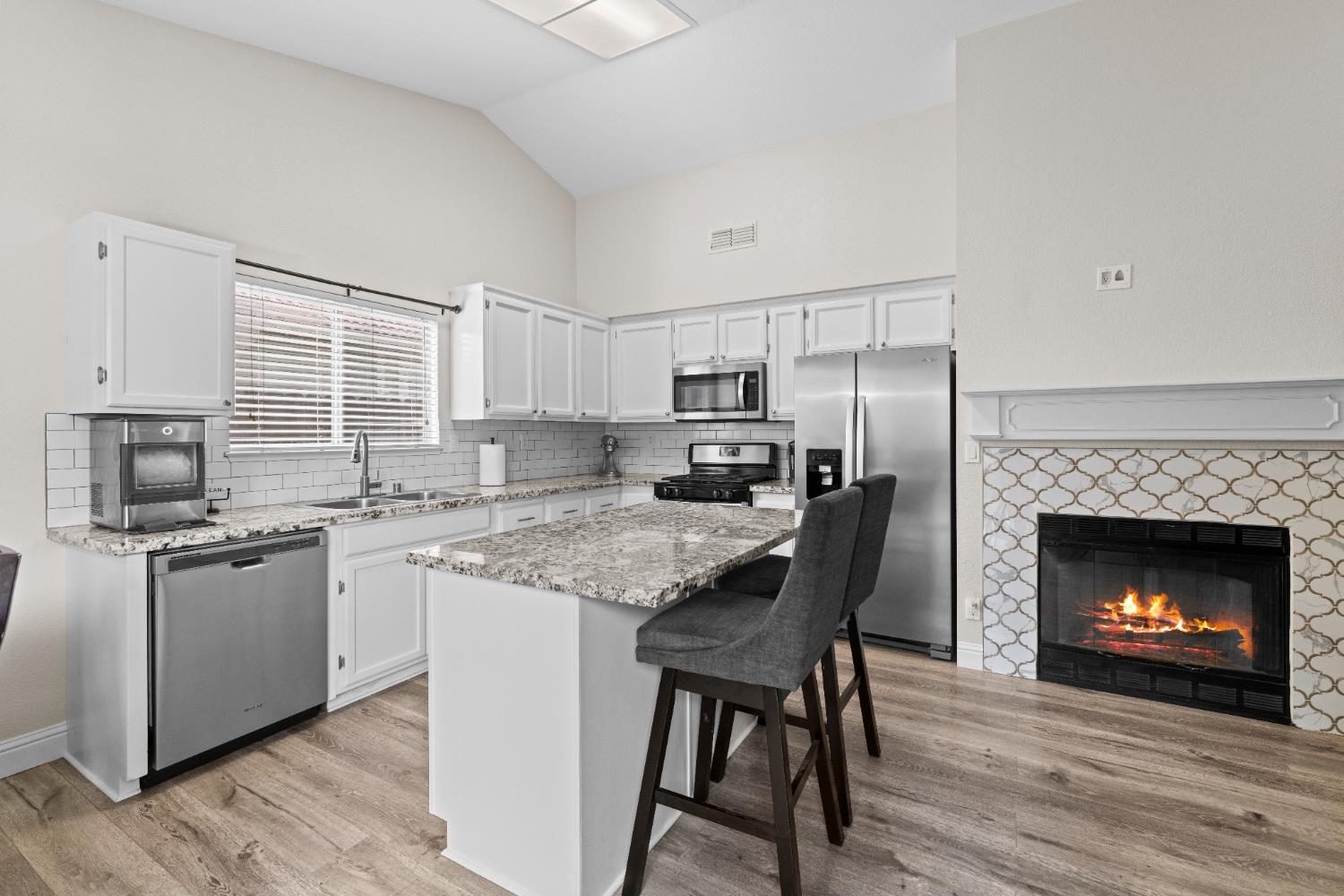 2420 Inverness Drive Lincoln, CA 95648 - Photo 10 of 25