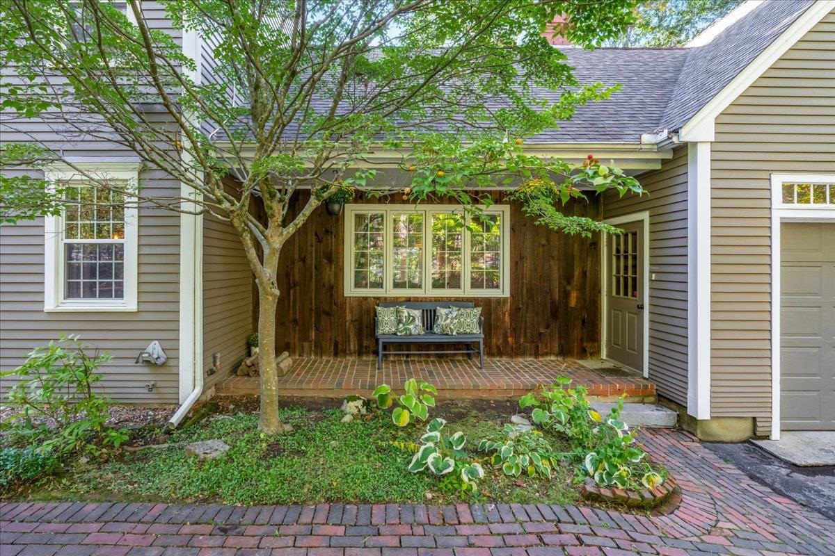 38 Old Farm Road Bedford, NH 03110 - Photo 3 of 60 Gallery Image 3