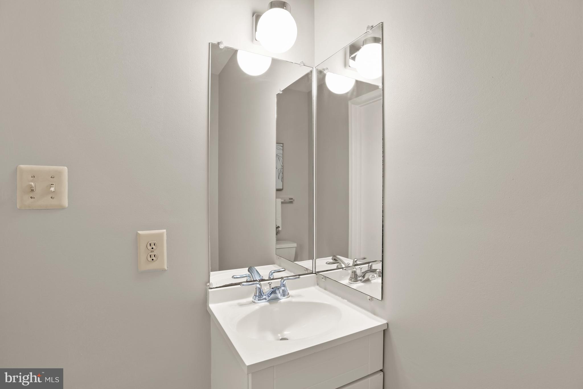 4920 Columbia Road, Unit 3 93 Columbia, MD 21044 - Photo 11 of 28 Powder Room