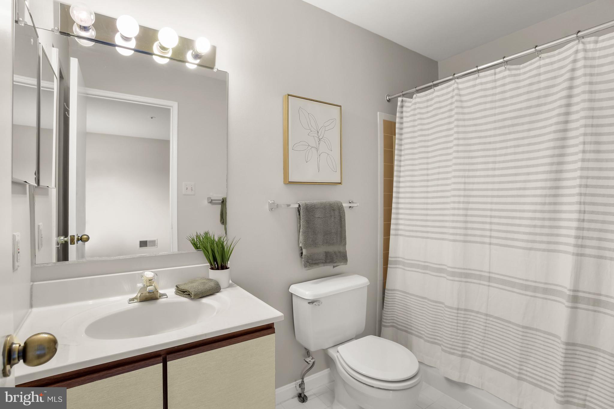 4920 Columbia Road, Unit 3 93 Columbia, MD 21044 - Photo 19 of 28 Attached Full Bath