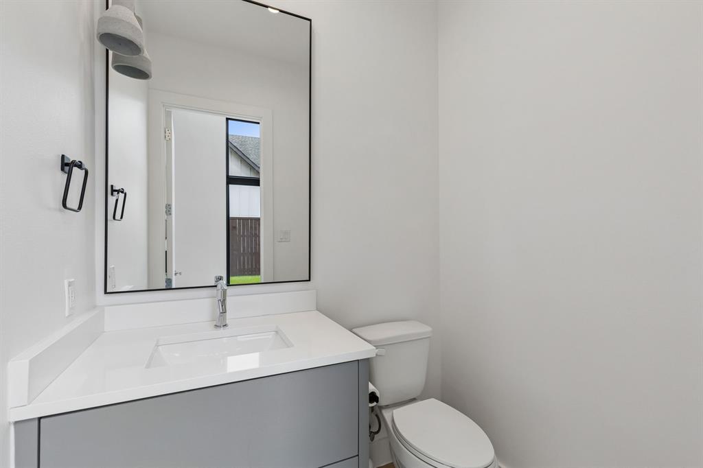 3949 Rochelle Drive Dallas, TX 75220 - Photo 20 of 37 Half Bath downstairs