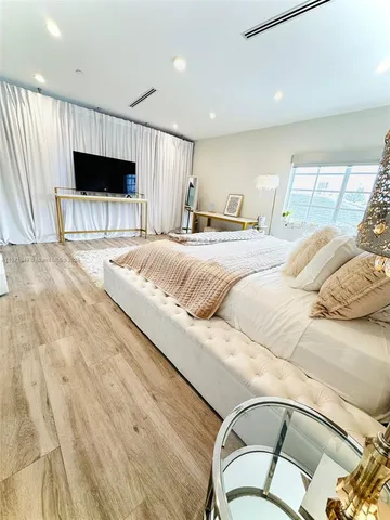 $8,900,000 | 8035 Abbott Avenue, Miami Beach, FL 33141