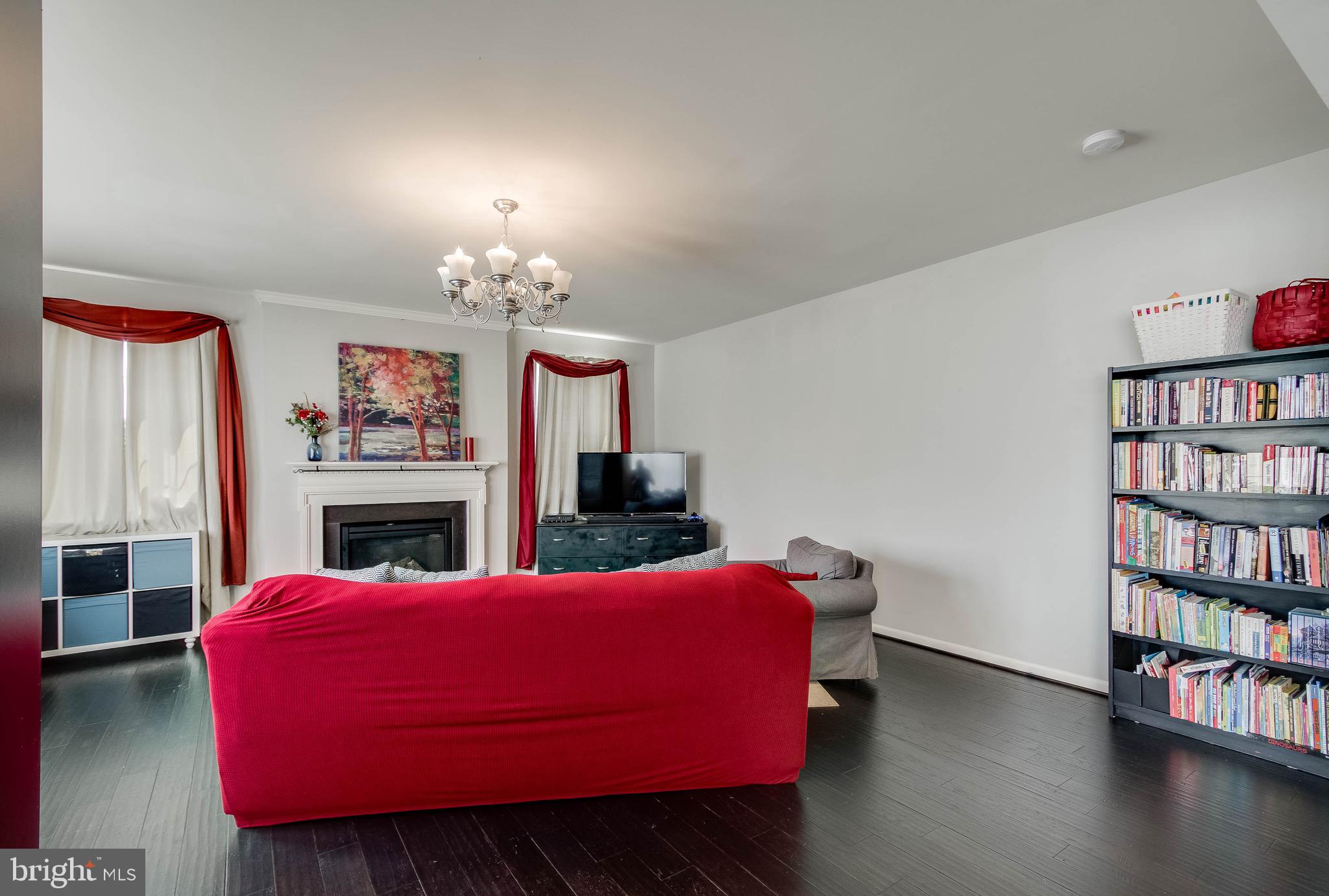 5952 Hunter Crest Road Woodbridge, VA 22193 - Photo 13 of 44 Family Room with hardwood flooring