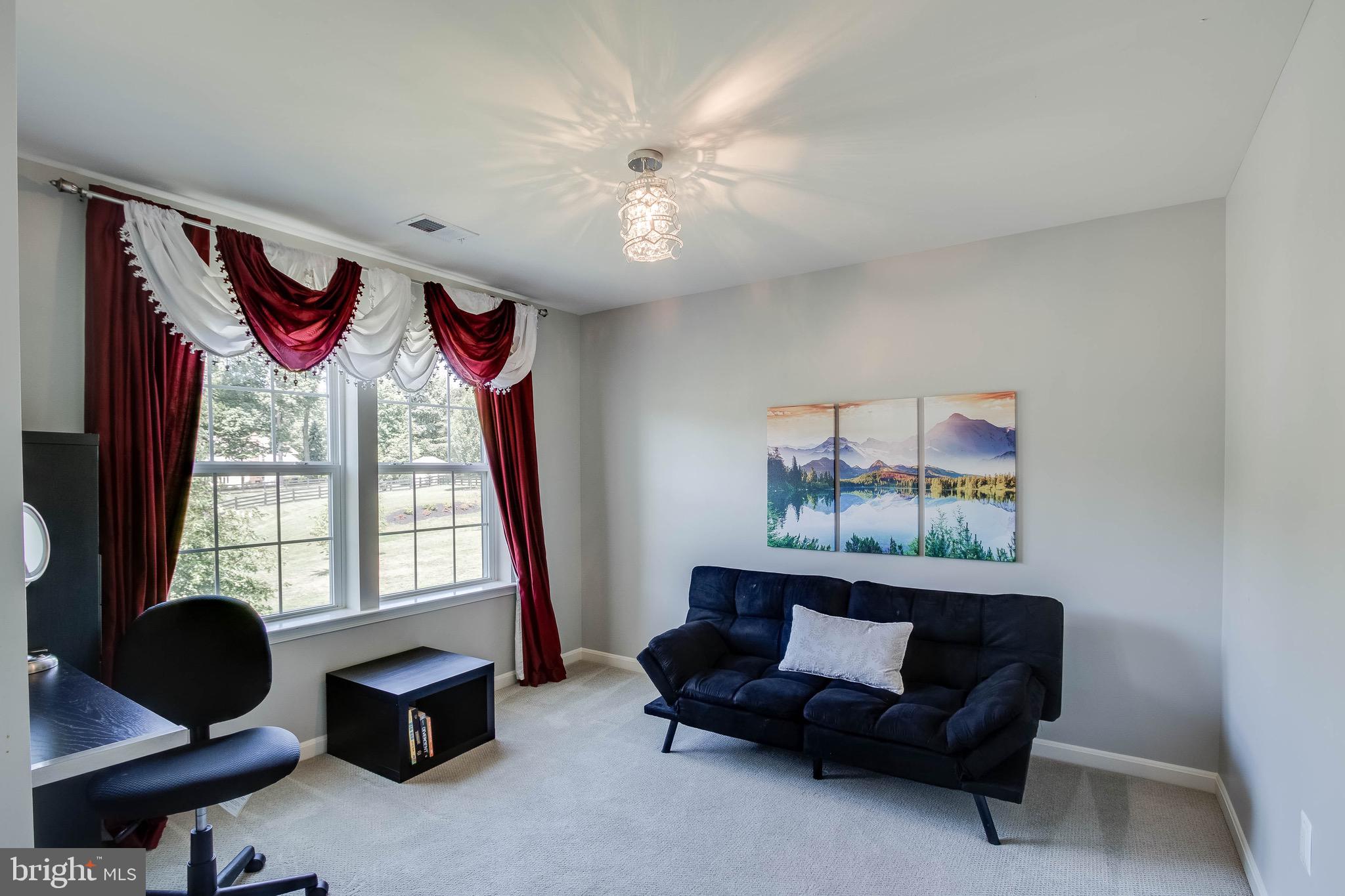 5952 Hunter Crest Road Woodbridge, VA 22193 - Photo 21 of 44 Master Bedroom Sitting Room